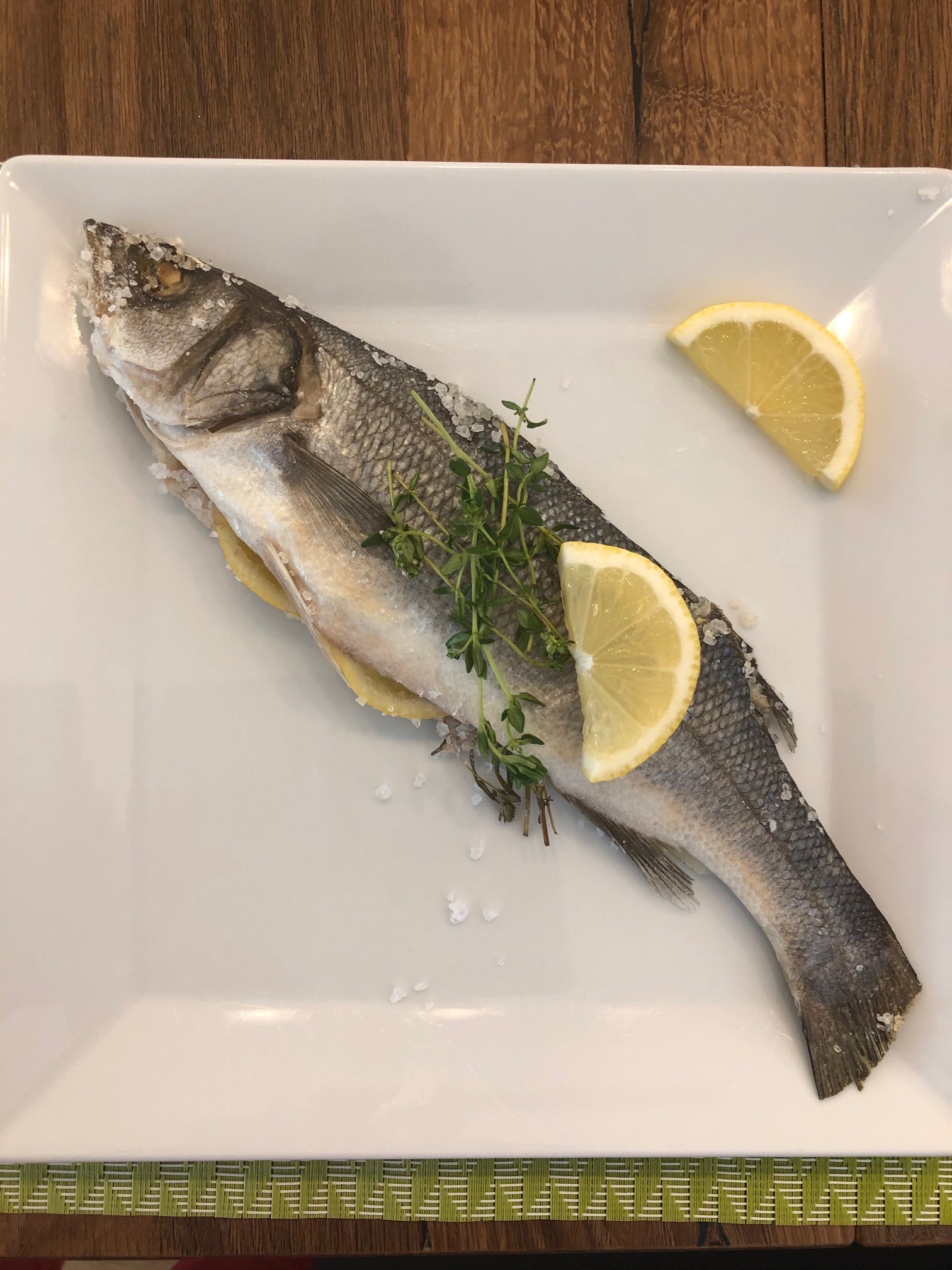 Wolfsbarsch in der Salzkruste